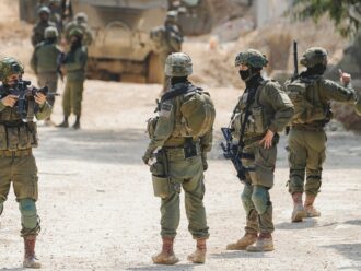 Cisgiordania: adesso i coloni israeliani attaccano anche i militari dell’Idf