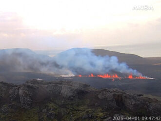 Erutta il vulcano Sundhnukur: paura in Islanda. Evacuate la Blue Lagoon e la città di Grindavik – Video