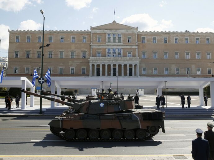 Riarmo, la Grecia investe 25 miliardi nella Difesa: “Avremo uno dei sistemi più avanzati d’Europa”