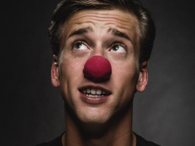 Copertina di È morto Filippo Bonacchi: l’attore e ballerino stava facendo clownterapia all’Ospedale Niguarda di Milano