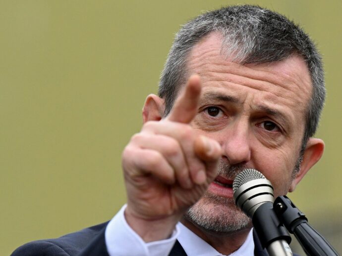 Insultò giudice, la destra salva Delmastro dal processo