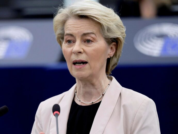 La folle propaganda di guerra produce l’effetto boomerang