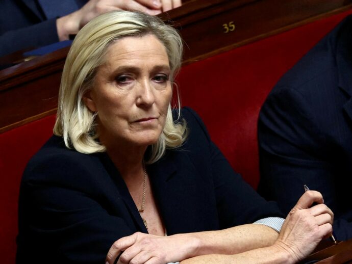 Impedire l’ineleggibilità immediata: Parigi studia il salvacondotto per Marine Le Pen