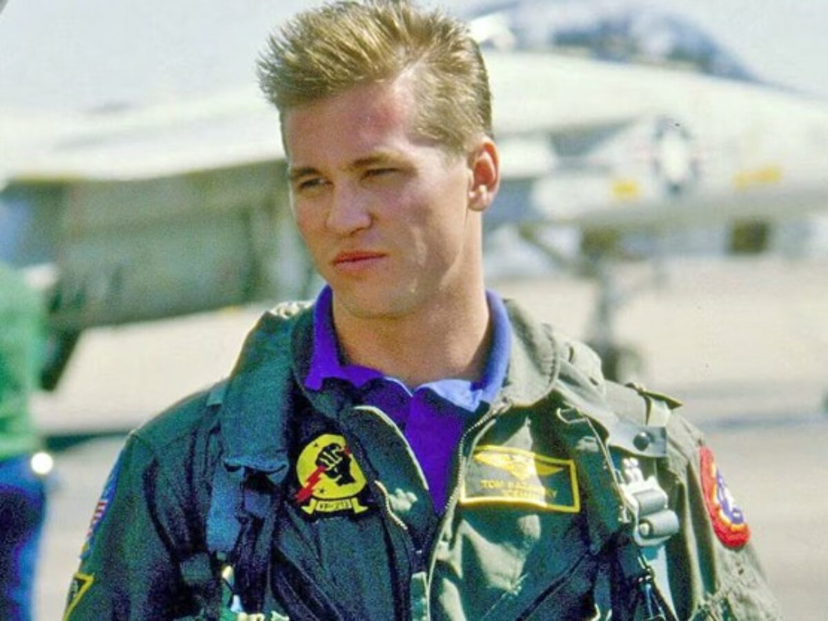 È morto Val Kilmer, da Top Gun a Batman e fino a Jim Morrison: addio all’attore con una carriera di alterne fortune, che fu conteso da Cindy Crawford e Angelina Jolie