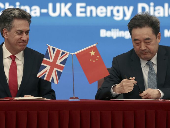 Il terrore dei media Usa: “Le politiche commerciali di Trump sono un assist per la Cina”