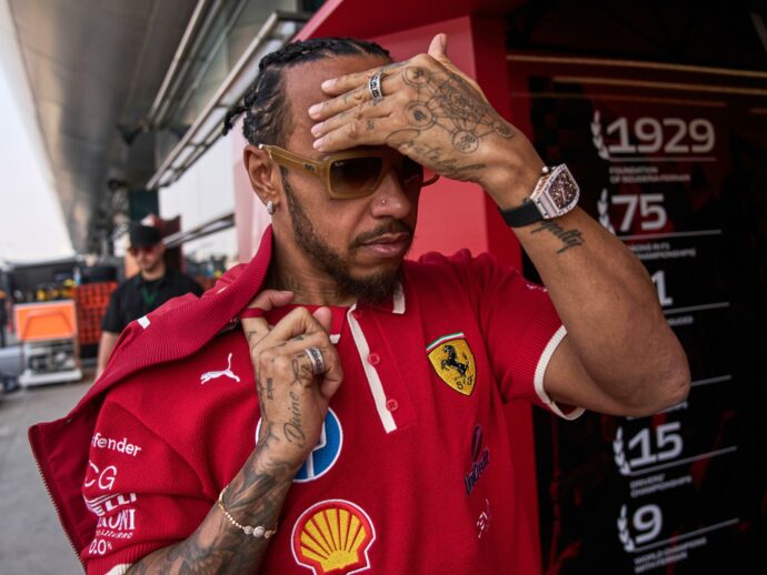 Ferrari, Hamilton smentisce le voci: “Totale spazzatura. La cosa più impressionante è come la squadra l’ha presa”