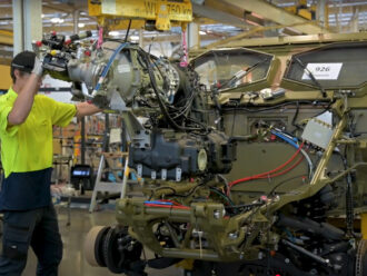 Il produttore di armi francese Thales assume 8mila persone. “Forte crescita in tutti i segmenti”