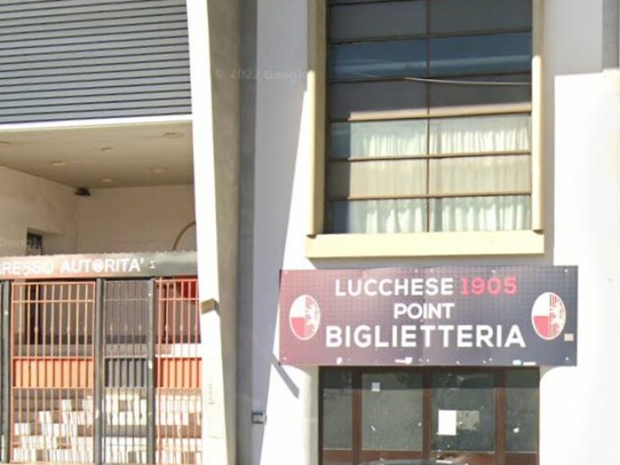 Da 8 mesi senza stipendio: l’incubo della Lucchese, venduta tre volte in un mese. Il ds: “Orgoglioso dei calciatori, ma siamo stanchi”