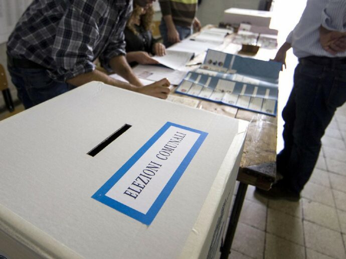 Comunali, via i ballottaggi e più poltrone per i partiti
