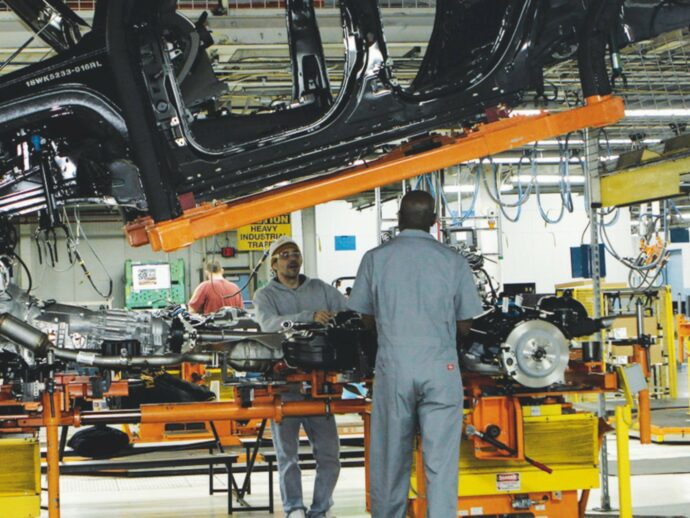 Dazi, l’economista Brancaccio: “Servirà la politica: dazi causati dal debito estero statunitense”