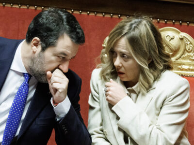 Copertina di Decreto sicurezza, alle 18 il Consiglio dei ministri. Opposizioni in piazza al Pantheon: “Golpe liberticida”