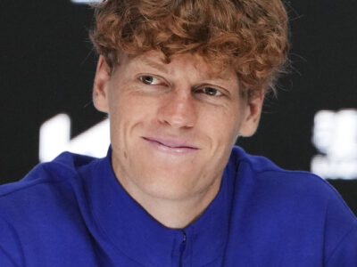 Copertina di Jannik Sinner nell’élite del tennis: subito un anno intero da numero 1, come solo altri 4 tennisti nella storia