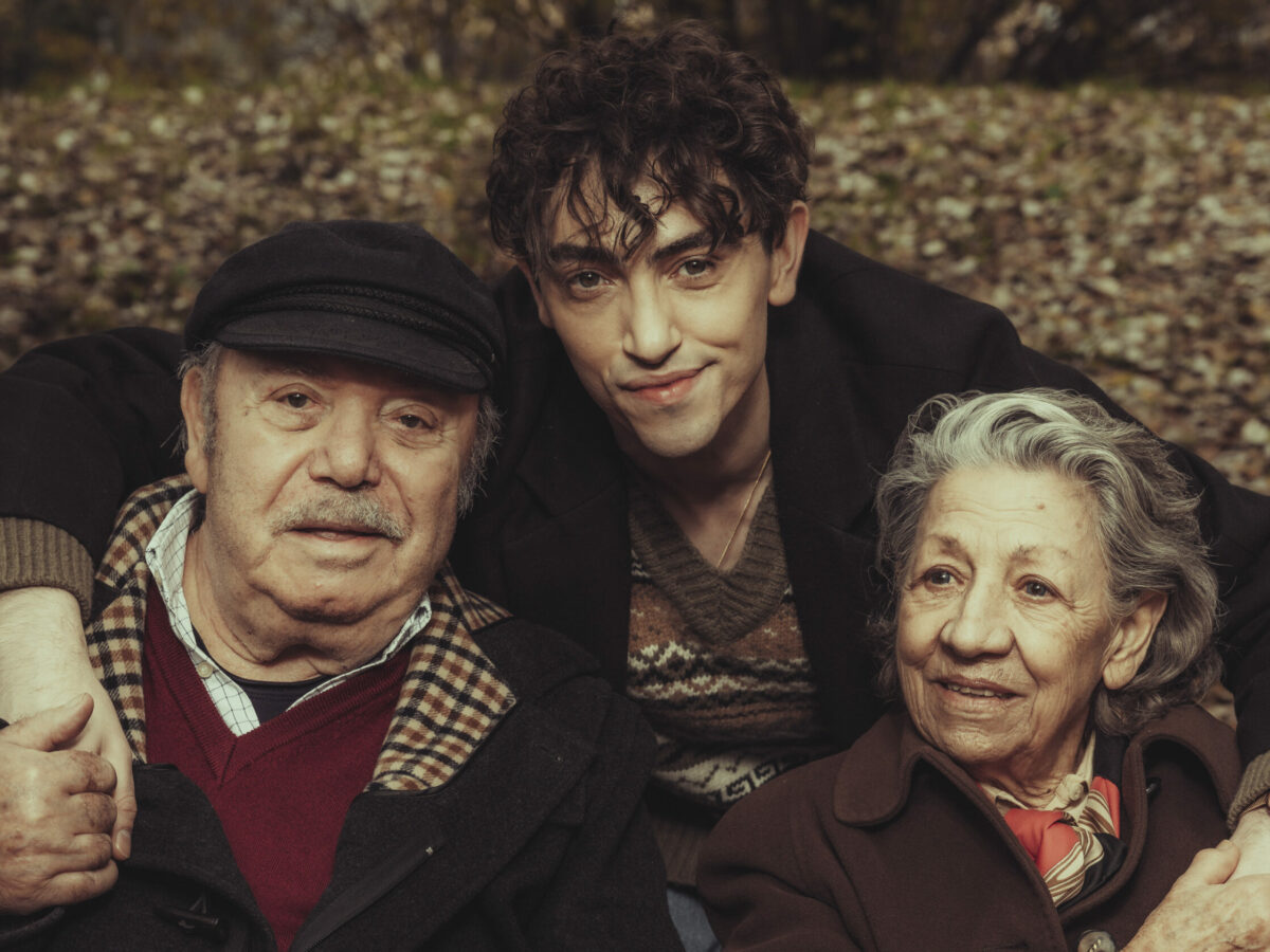 “Io e Lino Banfi commossi fino alle lacrime per le nostre storie. Mio nonno ha amato fino all’ultimo mia nonna malata di Alzheimer”: così Michele Bravi