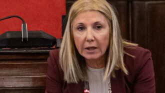 Copertina di Processo Hydra, danneggiata l’auto della pm Alessandra Cerreti. Era parcheggiata dentro al Palazzo di Giustizia di Milano