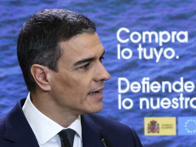 Copertina di Spagna, la mossa anti-dazi di Sanchez da 14 miliardi che piace anche all’opposizione italiana: “Meloni prenda esempio invece di andare al Tg1”