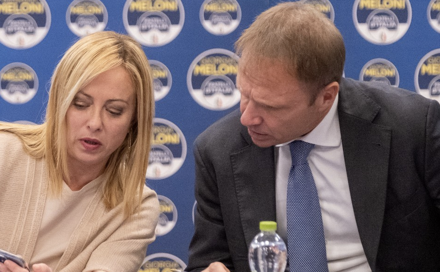Giorgia Meloni e Francesco Lollobrigida “a 80 gradi sotto zero”: “La premier ama la crioterapia, viene quando può. Il ministro viene ancora spessissimo”