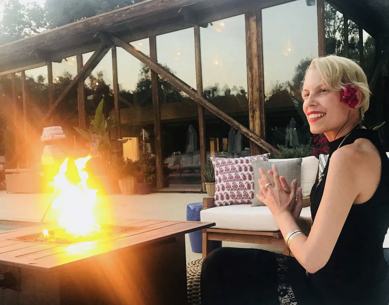 “Dopo la diagnosi di cancro terminale ho deciso di lasciare mio marito e sono andata a letto con 200 uomini. Così mi sono innamorata, di me stessa”: la storia di Molly Kochan