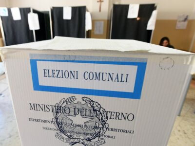 Copertina di “La norma anti ballottaggi rischia di essere improponibile”: l’altolà della presidenza del Senato alla maggioranza