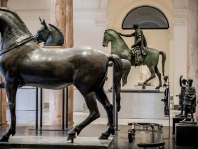 Copertina di Il concorso fotografico del Museo Nazionale di Napoli dove si “vince” di lavorare gratis