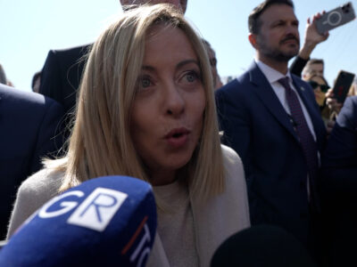 Copertina di Meloni: “Preoccupata per i dazi, non ne farei la catastrofe di questi giorni. Attenzione all’allarmismo”