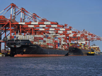 Sono entrati in vigore i dazi statunitensi di base del 10%. Da mercoledì l’avvio delle tariffe reciproche