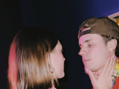 Copertina di “È maniacale, non dorme, mangia pochissimo, manda messaggi frenetici nel cuore della notte, la moglie chiede di pregare per lui”: la forte preoccupazione per Justin Bieber