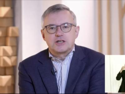 Copertina di Piazza contro il riarmo, la lezione dello storico Barbero: “La nostra epoca simile a quella prima del 1914”