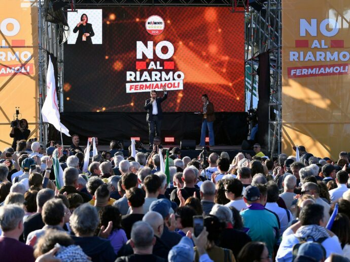 Manifestazione per la pace, gli interventi. Da Gaza alla nostra Carta: “Insieme contro la paura”