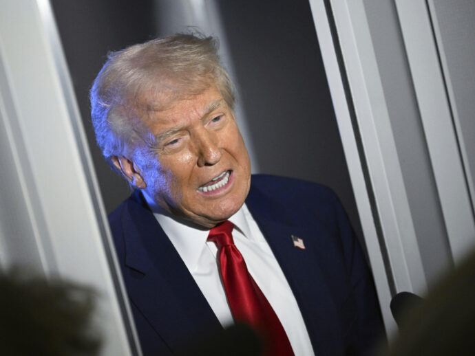 La strategia dei dazi non premia Trump: tycoon giù nei sondaggi. Ora l’incognita ricadute della guerra commerciale