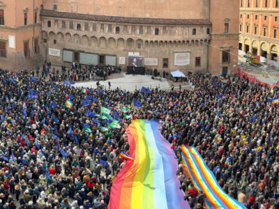 Copertina di ‘Una piazza per l’Europa’ a Bologna. Bonelli (Avs): “Creiamo un ponte con quella del M5s”