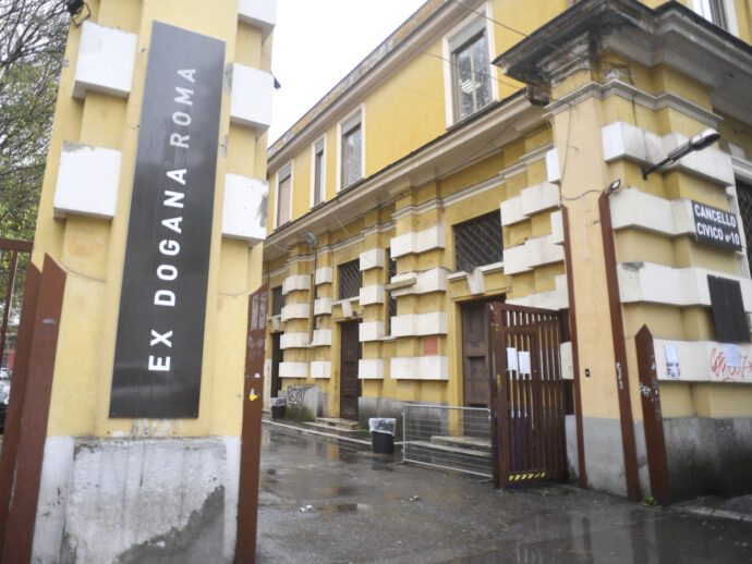 L’ex Dogana di Roma diventa un centro ultra-lusso. Le proteste: “Scelta cieca e insensata in piena emergenza abitativa”