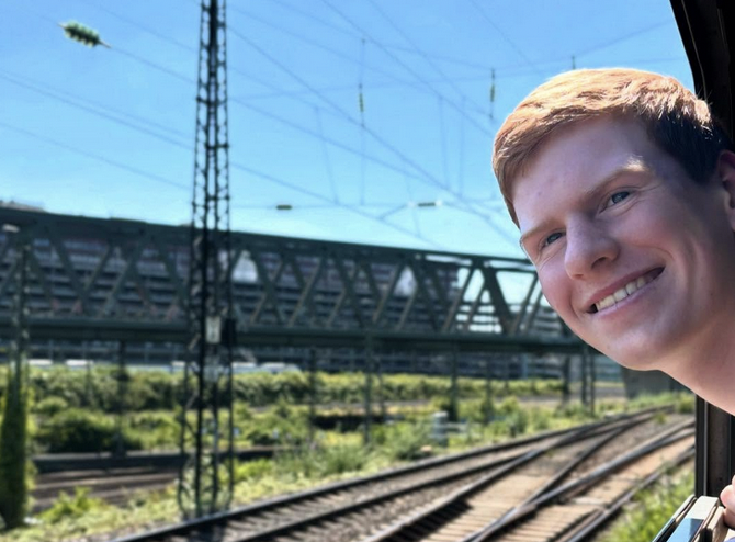 “Ho rinunciato al mio appartamento e vivo su un treno da due anni. Ecco come faccio”: la storia di Lasse Stolley