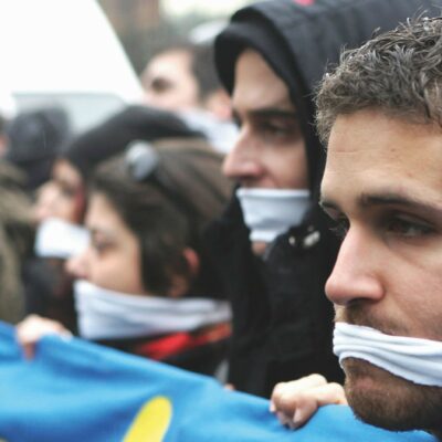 Copertina di Censure: non si uccidono così le libertà di professori e allievi