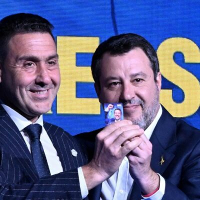 Copertina di Vannacci, tessera e gradi nel gelo del Nord