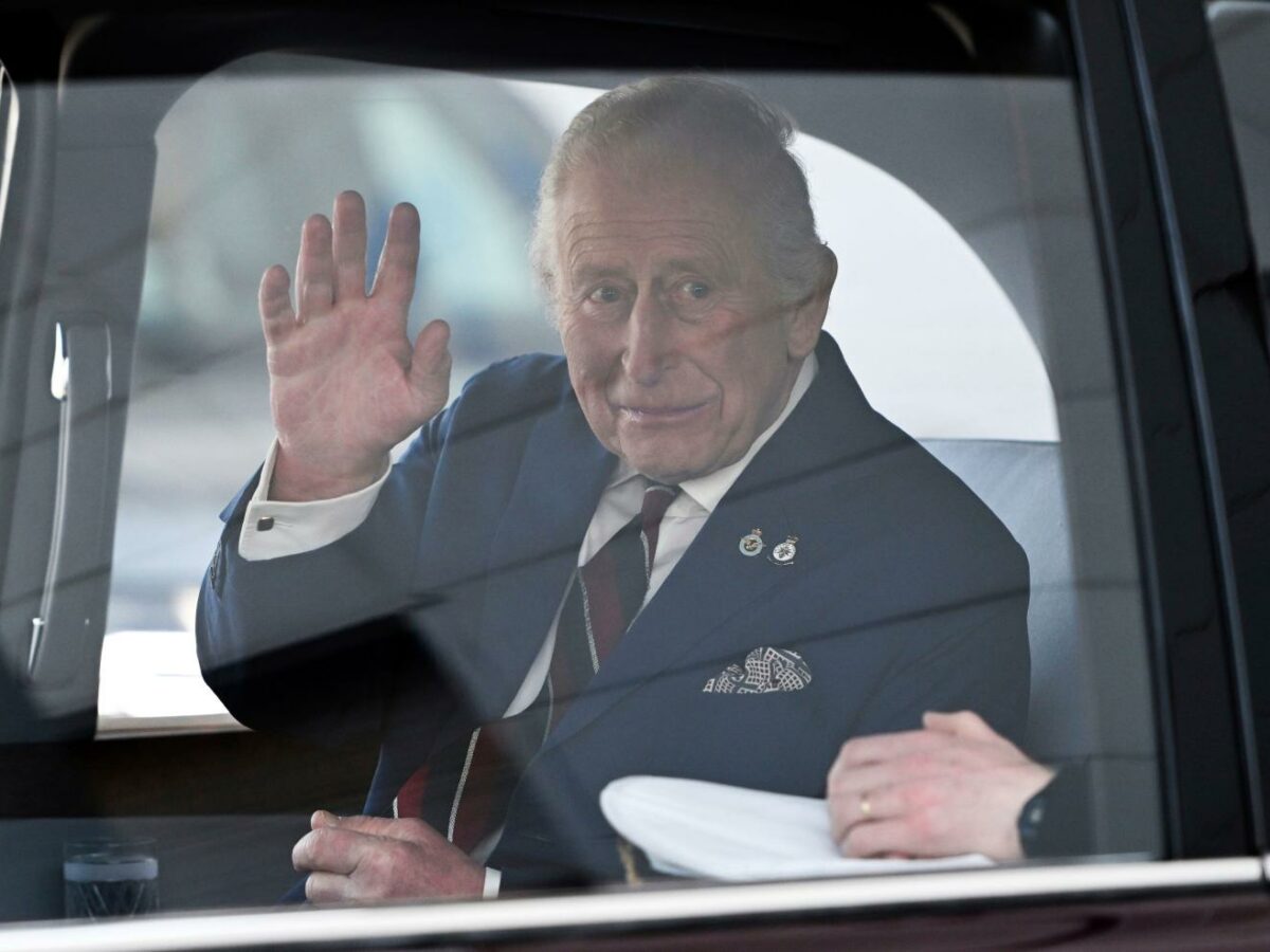 Re Carlo e Camilla sono arrivati in Italia: l’incontro con Mattarella e Meloni, poi i festeggiamenti per l’anniversario di nozze. Il programma del royal tour