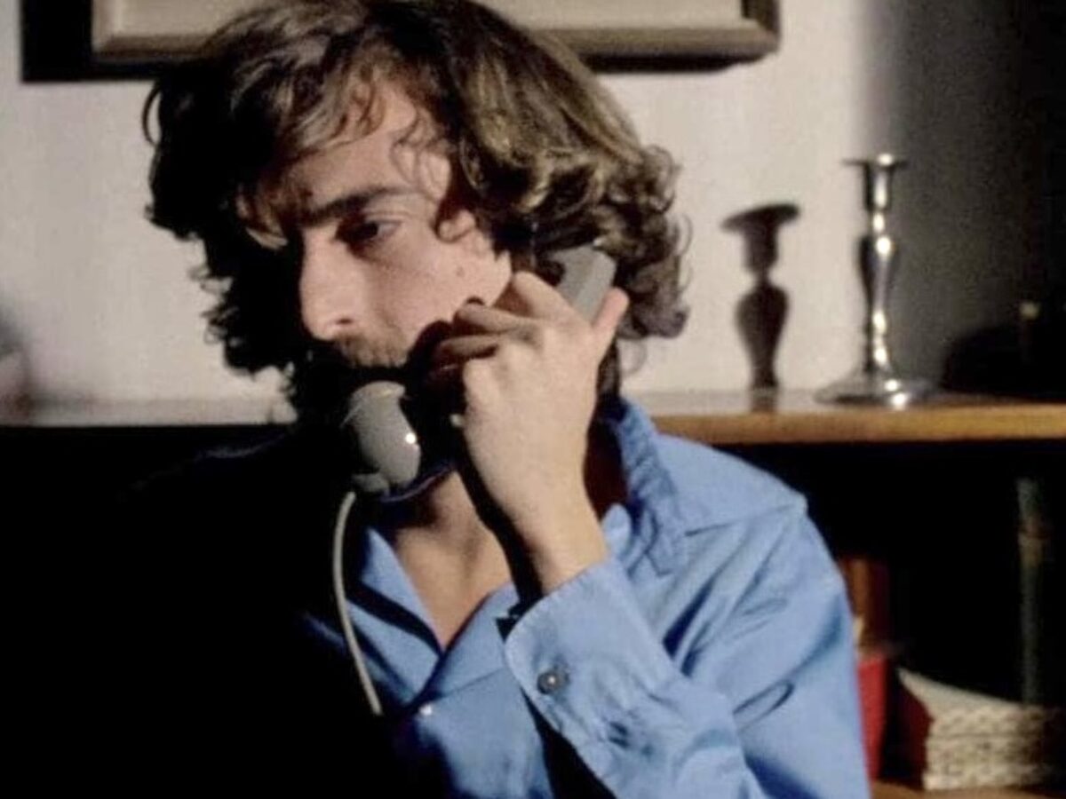 “Mi dispiace non essere lì con voi”: Nanni Moretti  lascia l’ospedale e si collega da casa per commentare il suo film cult “Ecce Bombo” restaurato