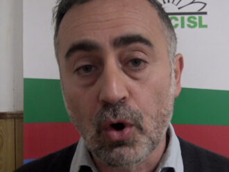 Copertina di Metalmeccanici, 8 ore di sciopero per riaprire il negoziato sul contratto. I sindacati: “Governo? Non pervenuto”