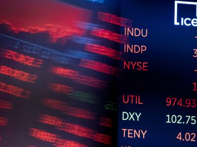 Copertina di Borse al terzo crollo consecutivo. Trump insiste: altri dazi alla Cina