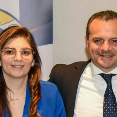 Copertina di Meloni imbarca Cateno De Luca: alleanza alle Politiche ’27