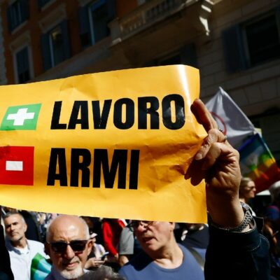 Copertina di “Il riarmo mangerà welfare e pensioni o farà salire le tasse. Per inseguire la sicurezza strategica si sacrifica quella sociale”. Il dossier