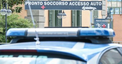 Copertina di Posteggiatore uccide dipendente di una pasticceria, “gli aveva chiesto la restituzione di vaschette di plastica”