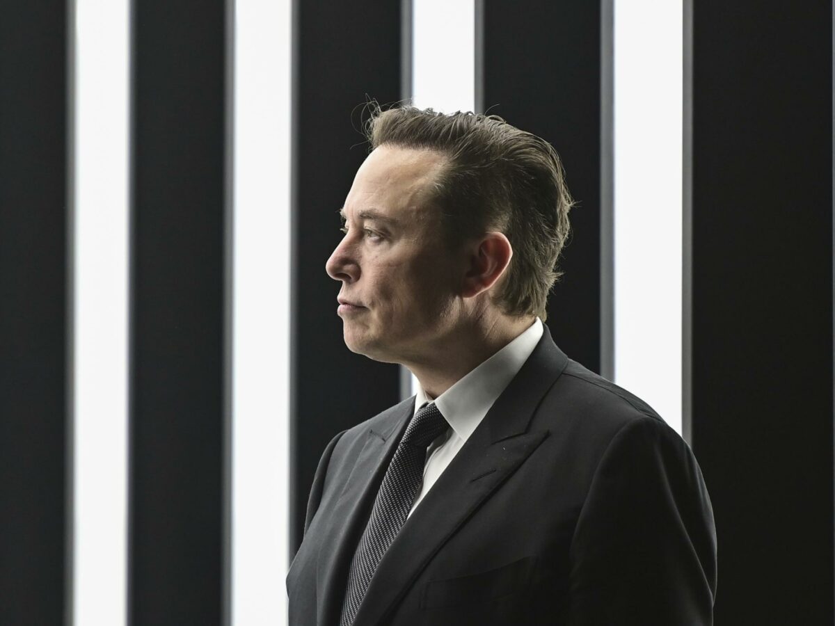 “Elon Musk mi ha offerto 15 milioni dollari per non rivelare la nascita di nostro figlio. Lui è padre di Romulus al 100%”: parla l’influencer Ashley St. Clair