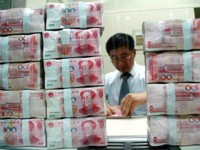 Guerra dei dazi, la Banca centrale cinese lascia cadere lo yuan per contrastare le tariffe