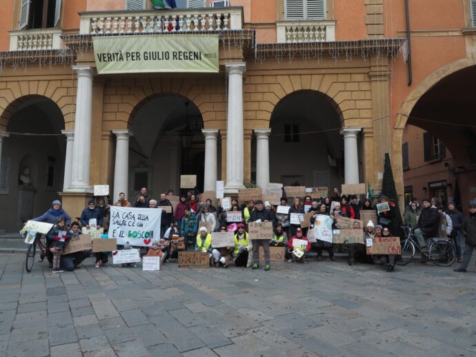 Reggio Emilia, proteste contro il progetto di Conad: “Altro cemento in città”. E la società querela i manifestanti