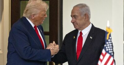 Copertina di Trump vede Netanyahu e annuncia colloqui diretti con Teheran: “È per il bene dell’Iran che si concludano in modo positivo”