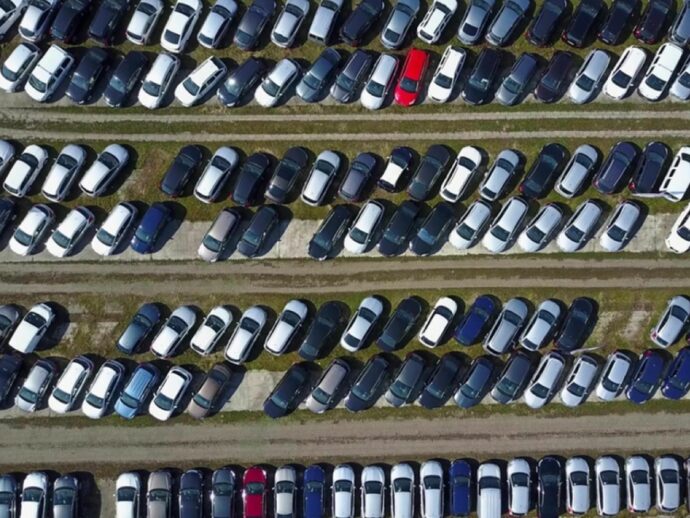 “La nuove auto sono sempre più alte, ogni anno mezzo centimetro in più”: lo studio indipendente e i rischi per la sicurezza stradale
