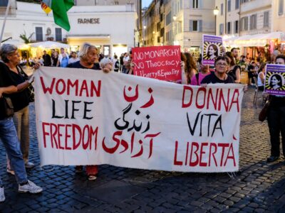 Copertina di L’Occidente parla di libertà mentre prepara la guerra: ora è il turno dell’Iran