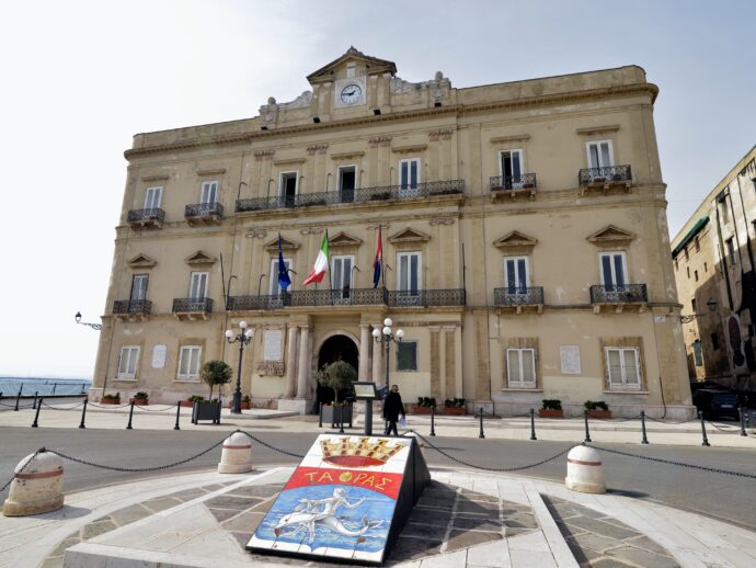 Elezioni Taranto, altro che coalizioni: 8 candidati sindaco e tutti contro tutti. “La città è un laboratorio sociologico”