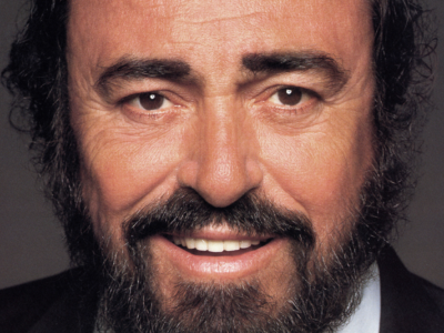 Copertina di Luciano Pavarotti e la grande festa dei 90 anni all’Arena di Verona. Nicoletta Mantovani: “Vogliamo fondare una Accademia, ma le istituzioni latitano. Non molliamo”