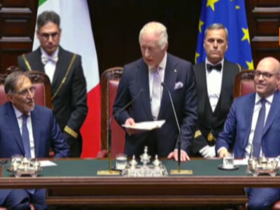 Copertina di Re Carlo alla Camera parla in italiano e cita Dante: “Spero di non rovinare la vostra lingua” – Video